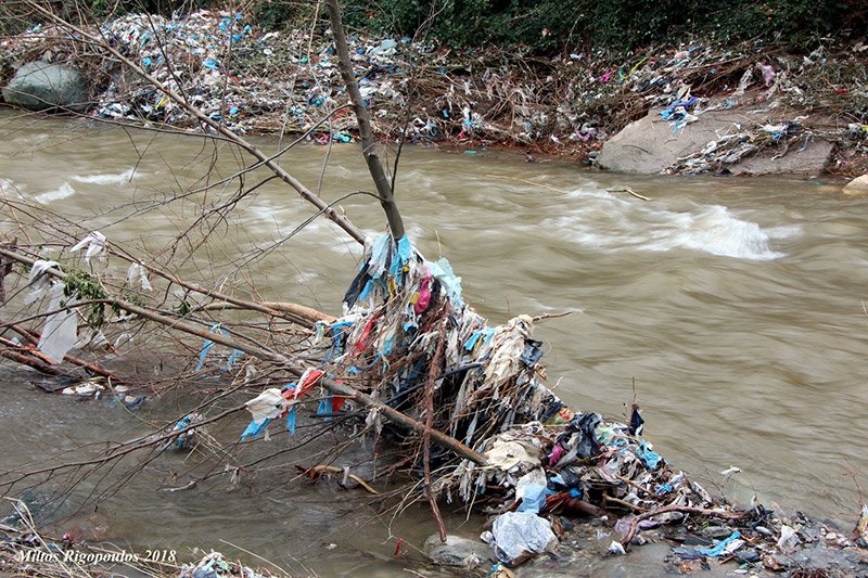 Σκουπιδότοπος οι παραλίες του Πηλίου μετά τη σφοδρή κακοκαιρία [εικόνες] | iefimerida.gr 5