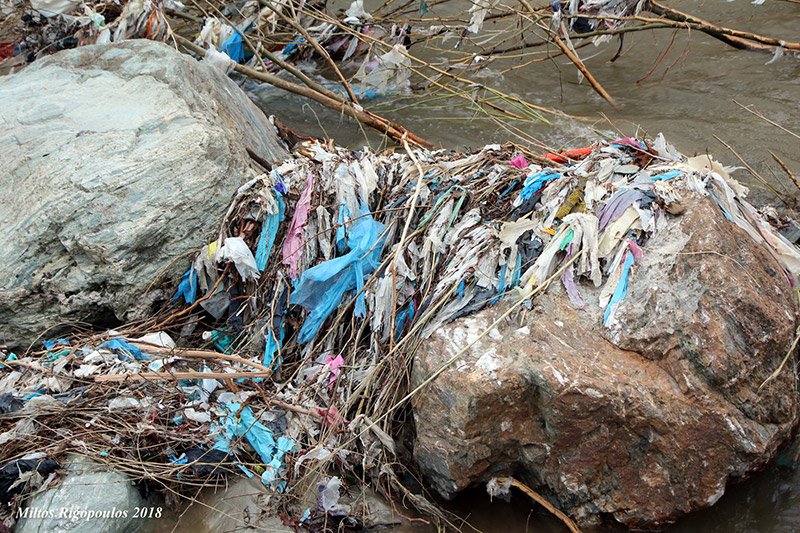 Σκουπιδότοπος οι παραλίες του Πηλίου μετά τη σφοδρή κακοκαιρία [εικόνες] | iefimerida.gr 7
