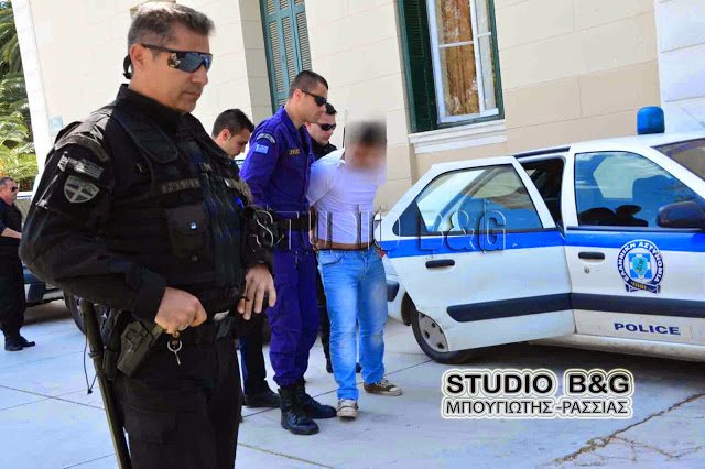 Nαύπλιο: Συνελήφθησαν επ’ αυτοφόρω αλλοδαποί που έκλεβαν αυτοκίνητο [εικόνα] | iefimerida.gr 0