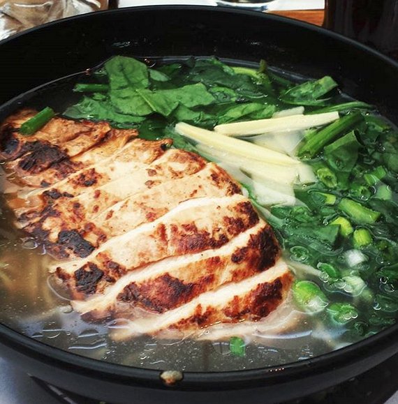 Ράμεν: Μόνο σε αυτό το μαγαζί στην Αθήνα μπορείς να γευτείς την περίφημη ασιατική σούπα που φτιάχνουν στο MasterChef [εικόνες] | iefimerida.gr 8