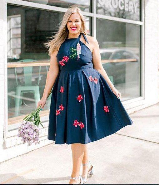 Η Ρις Γουίδερσπουν λανσάρει κολεξιόν με ρούχα για γυναίκες με καμπύλες [εικόνες]  | iefimerida.gr 1