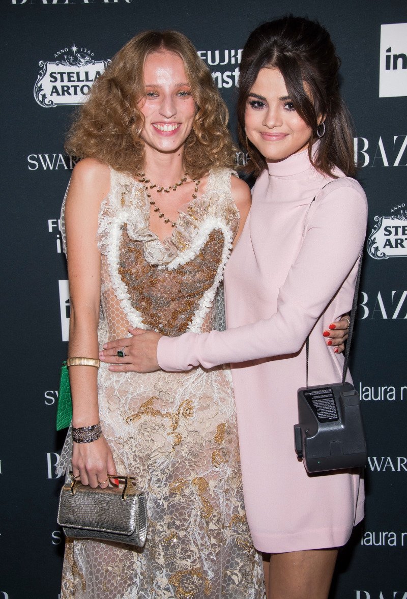 Με νέα σύντροφο ο Τζάστιν Θέρου- 20 χρόνια νεότερη από την Τζένιφερ Ανιστον [εικόνες]  | iefimerida.gr 2