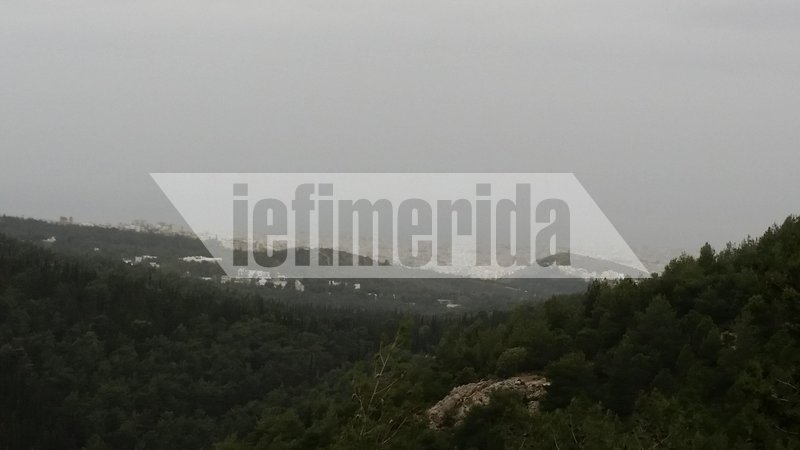 Η Αθήνα «πνίγεται» στη σκόνη και την υγρασία [εικόνες] | iefimerida.gr 1