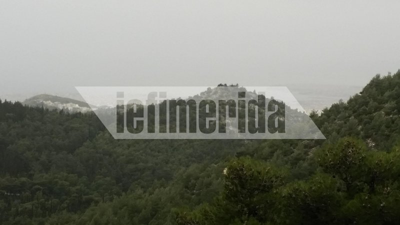 Η Αθήνα «πνίγεται» στη σκόνη και την υγρασία [εικόνες] | iefimerida.gr 3