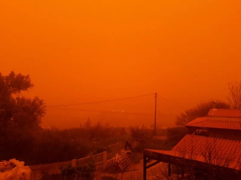 Φωτογραφίες-σοκ από το πρωτοφανές φαινόμενο στην Κρήτη -Την κατάπιε η σκόνη [εικόνες] | iefimerida.gr 4