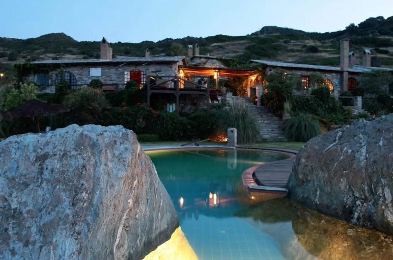 Πανέμορφα σπίτια στην Ελλάδα για διακοπές -Με εκπληκτική θέα και πισίνα, από 25 ευρώ [εικόνες]  | iefimerida.gr 8