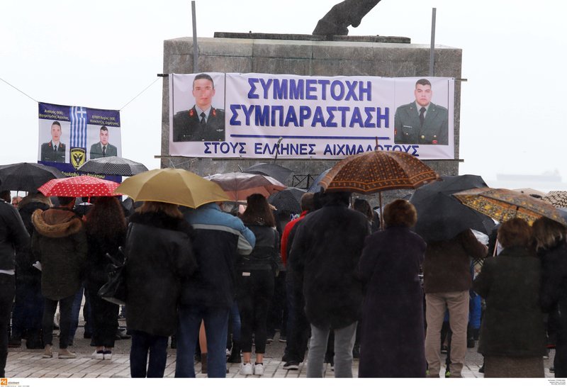 Θεσσαλονίκη: Συγκέντρωση για τους 2 στρατιωτικούς -Ζήτησαν την άμεση απελευθέρωσή τους [εικόνες & βίντεο] | iefimerida.gr 0