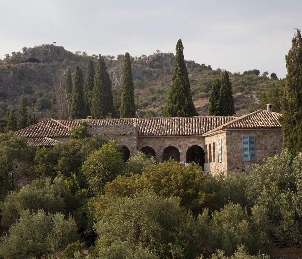 Οικία Φέρμορ -Το σπίτι στην Καρδαμύλη που θεωρείται ένα από τα ωραιότερα στη χώρα: Σε ένα βράχο πάνω από τη θάλασσα, με αυλές όνειρο [εικόνες] | iefimerida.gr 4
