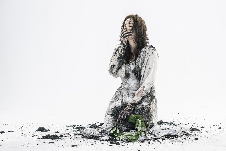 Ο Βασίλης Χαραλαμπόπουλος στον «Πλούτο» του Εθνικού -Θα κατέβει με πόρσε στην Επίδαυρο; [εικόνες]  | iefimerida.gr 3