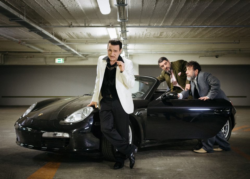 Ο Βασίλης Χαραλαμπόπουλος στον «Πλούτο» του Εθνικού -Θα κατέβει με πόρσε στην Επίδαυρο; [εικόνες]  | iefimerida.gr 2