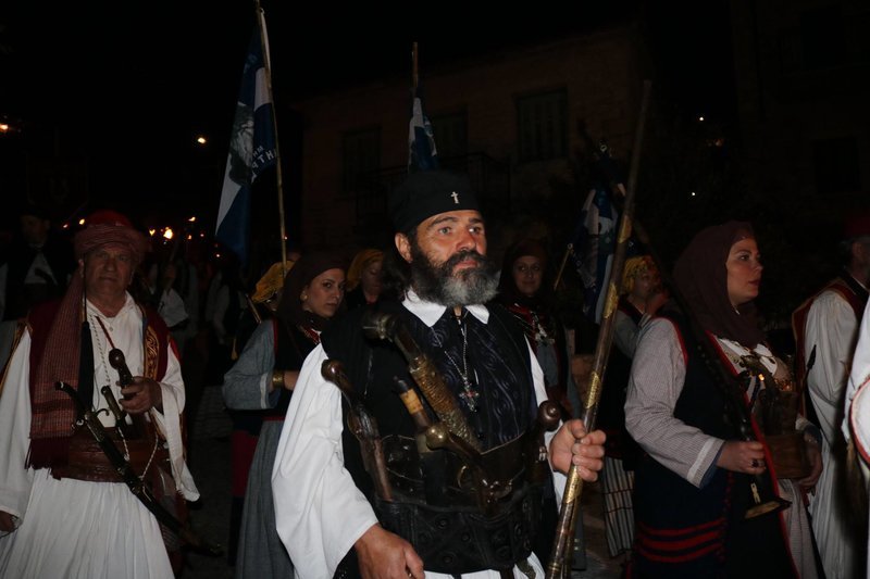 Λαμπαδηφορίες στο Σιδηρόκαστρο: Ενα μοναδικό ιστορικό έθιμο για τους ήρωες του 1821 [εικόνες & βίντεο] | iefimerida.gr 0