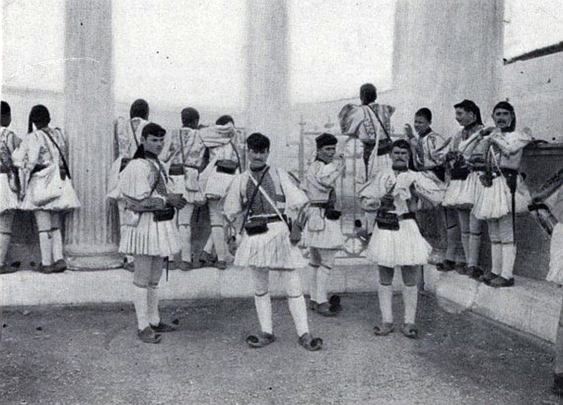 Εύζωνες, το σύμβολο της ελληνικής λεβεντιάς -Ολα τα μυστικά για τη στολή τους, τη φουστανέλα [εικόνες] | iefimerida.gr 5