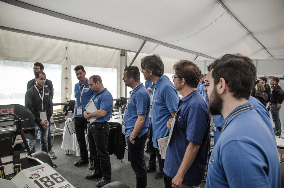 Ελληνες φοιτητές έφτιαξαν δύο υπερσύγχρονα ηλεκτρικά αγωνιστικά μονοθέσια [εικόνες] | iefimerida.gr 5