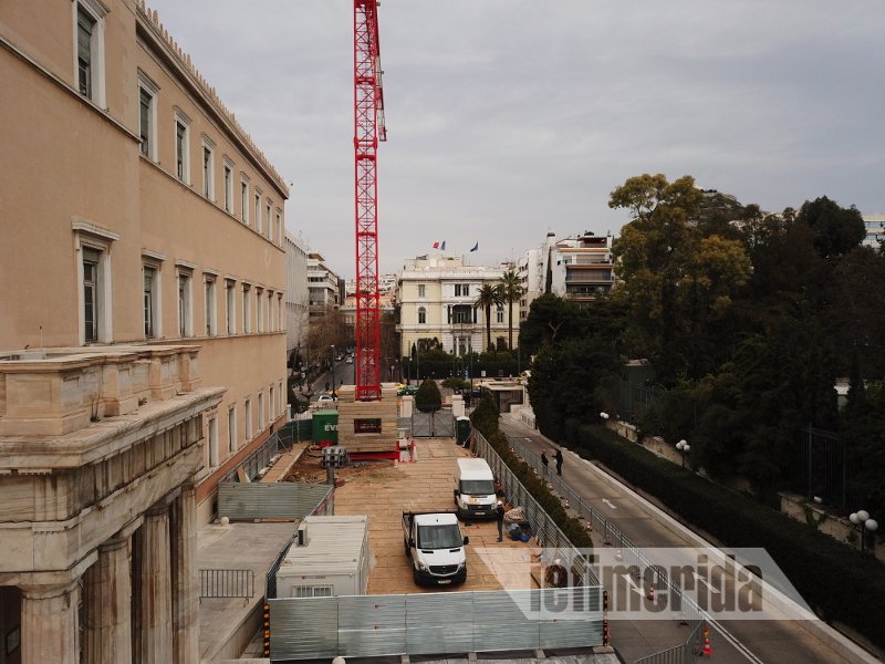 Αποκλειστικό: Η Βουλή από ψηλά -Δείτε σε video drone τις εργασίες επισκευής στο θόλο και τον τεράστιο γερανό [βίντεο] | iefimerida.gr 1