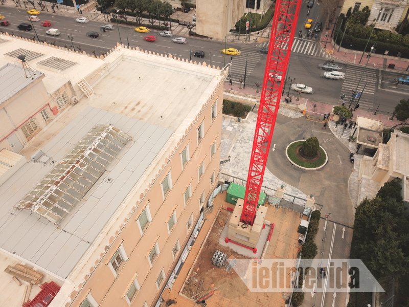 Αποκλειστικό: Η Βουλή από ψηλά -Δείτε σε video drone τις εργασίες επισκευής στο θόλο και τον τεράστιο γερανό [βίντεο] | iefimerida.gr 2