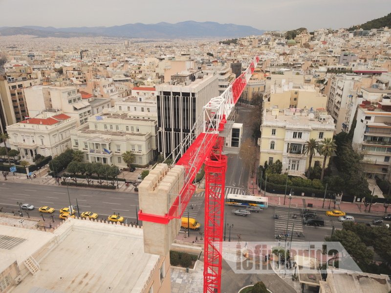 Αποκλειστικό: Η Βουλή από ψηλά -Δείτε σε video drone τις εργασίες επισκευής στο θόλο και τον τεράστιο γερανό [βίντεο] | iefimerida.gr 3