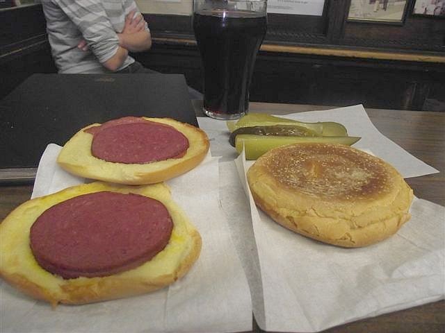 Το εμβληματικό εστιατόριο του Μόντρεαλ που συρρέουν οι τουρίστες -Απαράλλαχτο από το 1932 [εικόνες] | iefimerida.gr 2