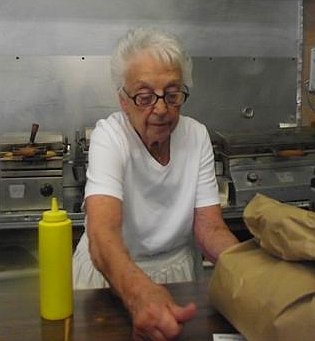 Το εμβληματικό εστιατόριο του Μόντρεαλ που συρρέουν οι τουρίστες -Απαράλλαχτο από το 1932 [εικόνες] | iefimerida.gr 0