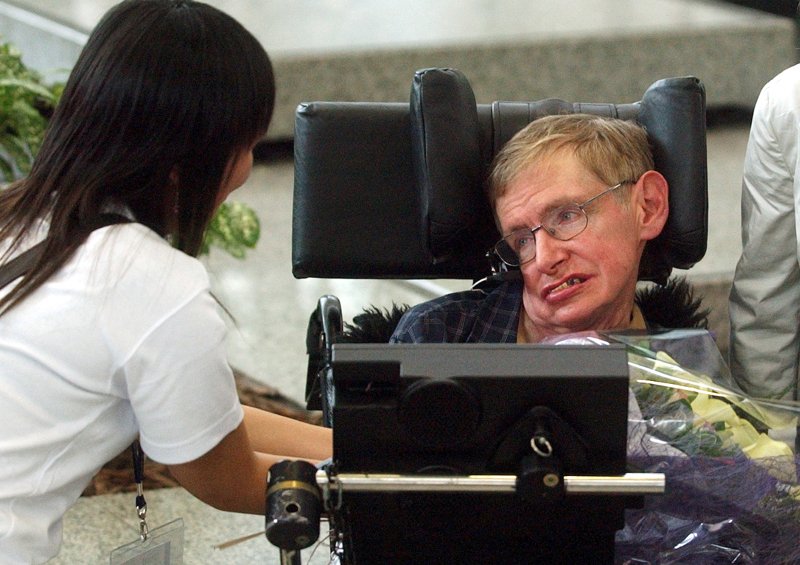 Η ταραχώδης προσωπική ζωή του Χόκινγκ  -Οι δύο γάμοι, οι απιστίες και οι φήμες περί κακοποίησης [εικόνες] | iefimerida.gr 2