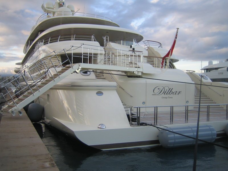 Dilbar: Το μεγαλύτερο γιοτ στον κόσμο, με την πισίνα των 185 τ.μ., βρίσκεται στην Κύπρο! [εικόνες & βίντεο] | iefimerida.gr 1