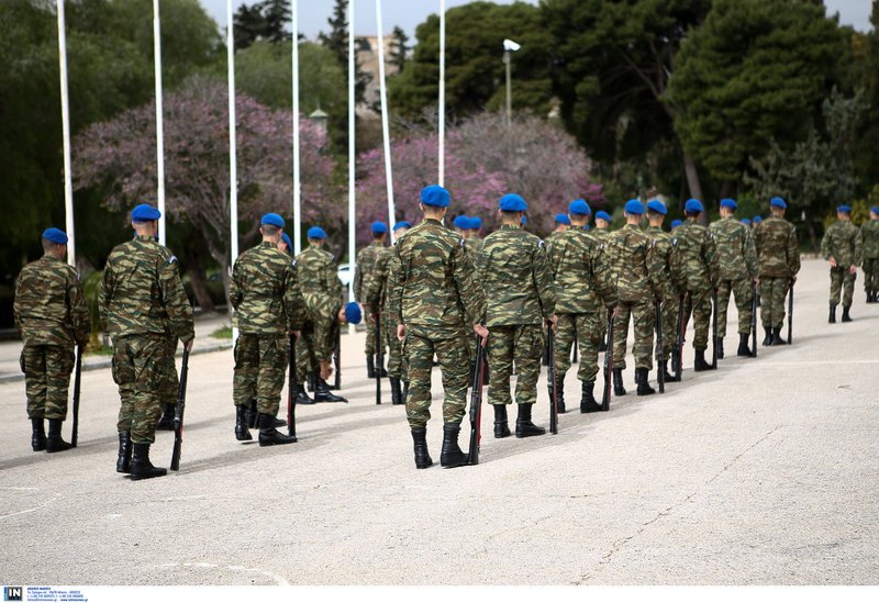 «Παρουσιάστε, αρμ!» -Στρατιωτικά παραγγέλματα στο Ζάππειο [εικόνες] | iefimerida.gr 1