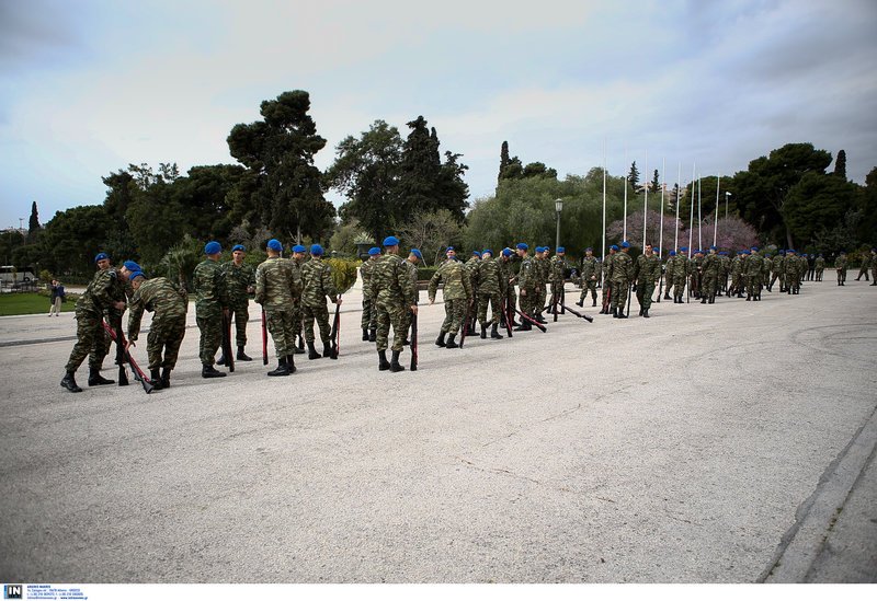 «Παρουσιάστε, αρμ!» -Στρατιωτικά παραγγέλματα στο Ζάππειο [εικόνες] | iefimerida.gr 7