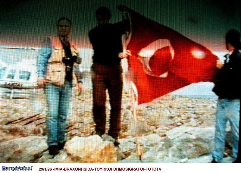 Η μάχη της σημαίας στο Αιγαίο: Από τα Ιμια στους Ανθρωποφάγους [εικόνες & βίντεο] | iefimerida.gr 7