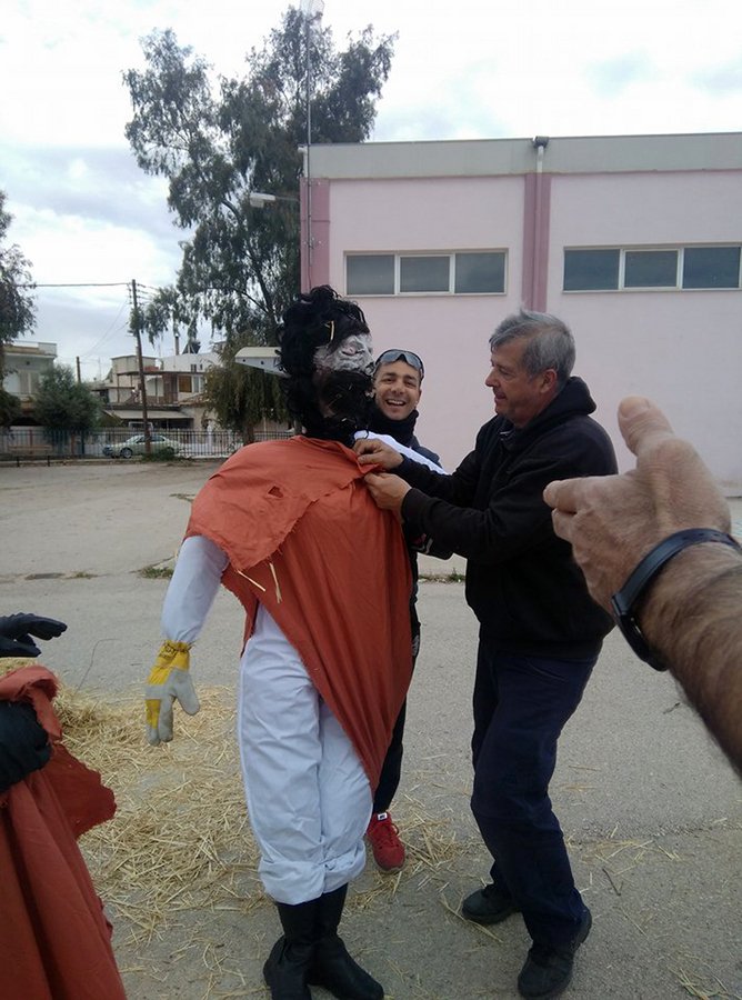 Στη Νέα Κίο ετοιμάζονται για το κάψιμο του Βαρραβά [εικόνες] | iefimerida.gr 3