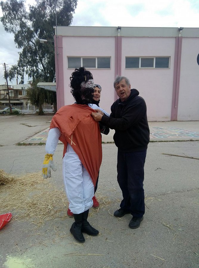 Στη Νέα Κίο ετοιμάζονται για το κάψιμο του Βαρραβά [εικόνες] | iefimerida.gr 2