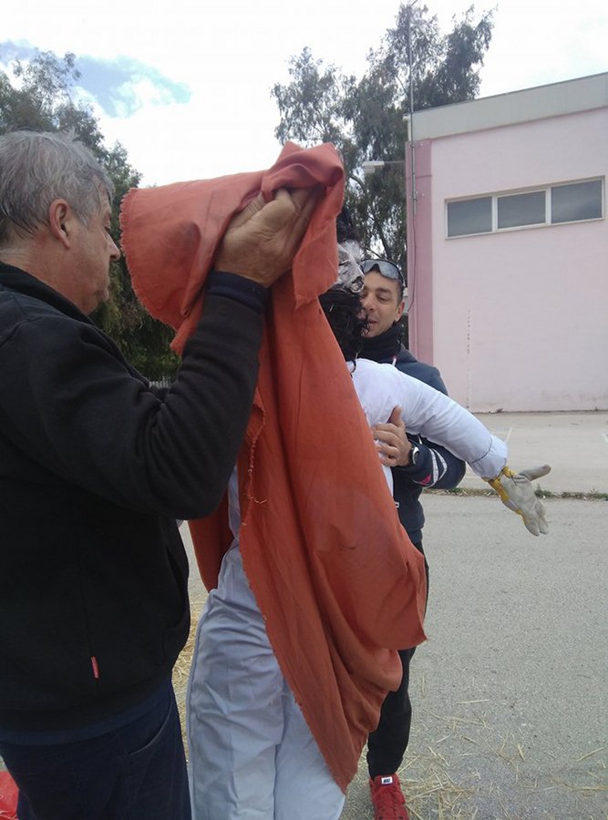 Στη Νέα Κίο ετοιμάζονται για το κάψιμο του Βαρραβά [εικόνες] | iefimerida.gr 1