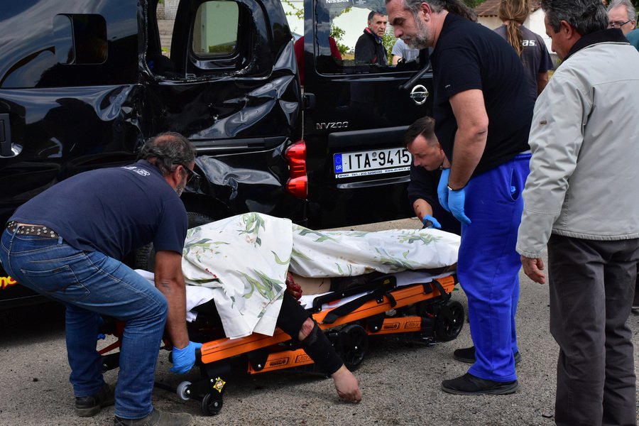  Τροχαίο δυστύχημα με έναν νεκρό στο Ναύπλιο -Ανήμερα Μ. Παρασκευής [εικόνες & βίντεο] | iefimerida.gr 0