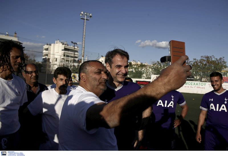 Η ΝΔ έπαιξε μπάλα με ομάδα Ρομά -Δύο γκολ σημείωσε ο Μητσοτάκης [εικόνες] | iefimerida.gr 19