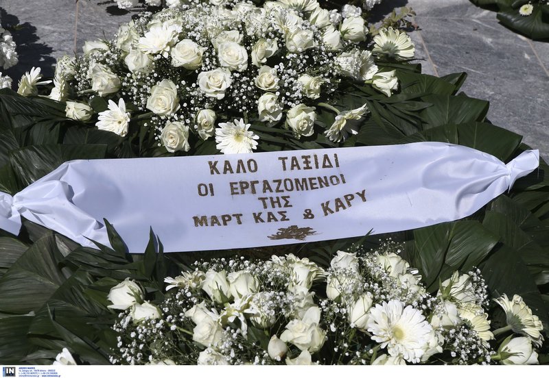 Το τελευταίο αντίο στον Στέλιο Σκλαβενίτη -Χιλιάδες κόσμου στη κηδεία του [εικόνες & βίντεο] | iefimerida.gr 17