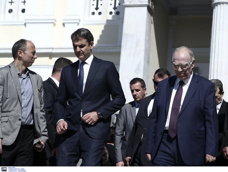 Το τελευταίο αντίο στον Στέλιο Σκλαβενίτη -Χιλιάδες κόσμου στη κηδεία του [εικόνες & βίντεο] | iefimerida.gr 0