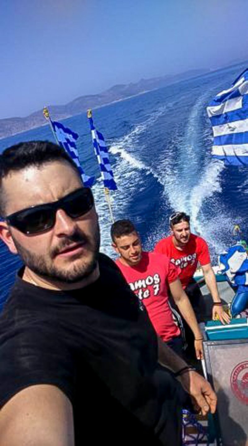 Η μάχη της σημαίας στο Αιγαίο: Από τα Ιμια στους Ανθρωποφάγους [εικόνες & βίντεο] | iefimerida.gr 15