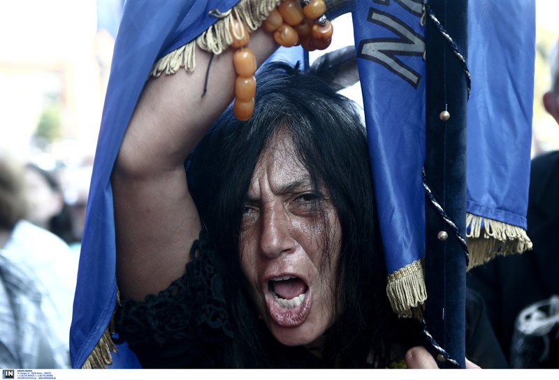 Πορεία για τις γερμανικές αποζημιώσεις -Θυροκόλλησαν ψήφισμα στην πρεσβεία [εικόνες] | iefimerida.gr 2