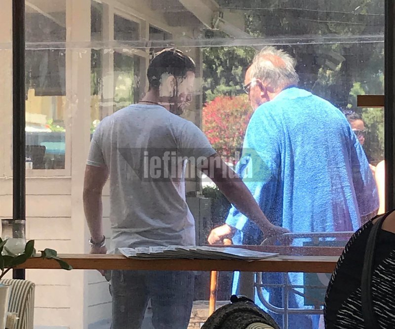 Εικόνες: Ο Θόδωρος Πάγκαλος ξεκίνησε τις βουτιές στη λίμνη Βουλιαγμένης  | iefimerida.gr 0