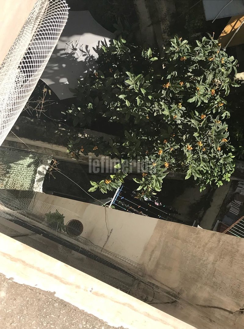 Θρίλερ στη Νέα Σμύρνη: Αναπάντητα ερωτηματικά για το νεκρό βρέφος σε ακάλυπτο [εικόνες & βίντεο] | iefimerida.gr 2