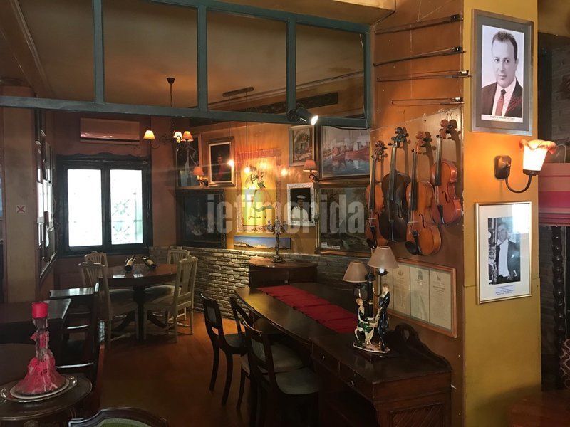 «Μαγεμένος αυλός»: Αυτό ήταν το στέκι του Μάνου Χατζιδάκι στο Παγκράτι [εικόνες & βίντεο] | iefimerida.gr 6