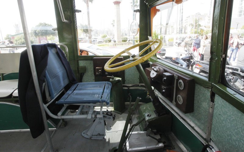 Μια βόλτα στο παρελθόν: Καστέλλα-Πασαλιμάνι με παλιά λεωφορεία και τρόλεϊ [εικόνες] | iefimerida.gr 1