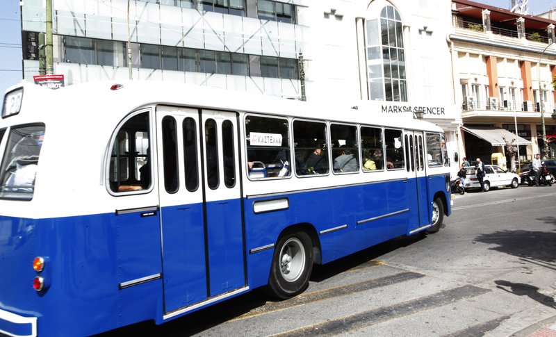 Μια βόλτα στο παρελθόν: Καστέλλα-Πασαλιμάνι με παλιά λεωφορεία και τρόλεϊ [εικόνες] | iefimerida.gr 11