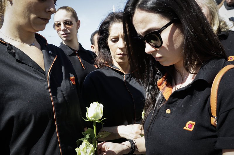 Το τελευταίο αντίο στον Στέλιο Σκλαβενίτη -Χιλιάδες κόσμου στη κηδεία του [εικόνες & βίντεο] | iefimerida.gr 11