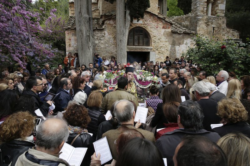 Η περιφορά επιταφίου στη Μονή Καισαριανής -Μέσα στη φύση του Υμηττού [εικόνες] | iefimerida.gr 1