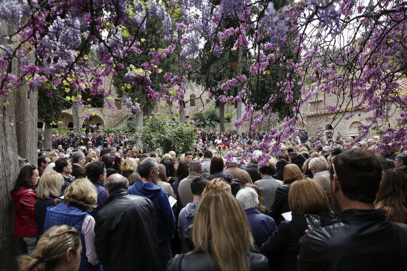 Η περιφορά επιταφίου στη Μονή Καισαριανής -Μέσα στη φύση του Υμηττού [εικόνες] | iefimerida.gr 2