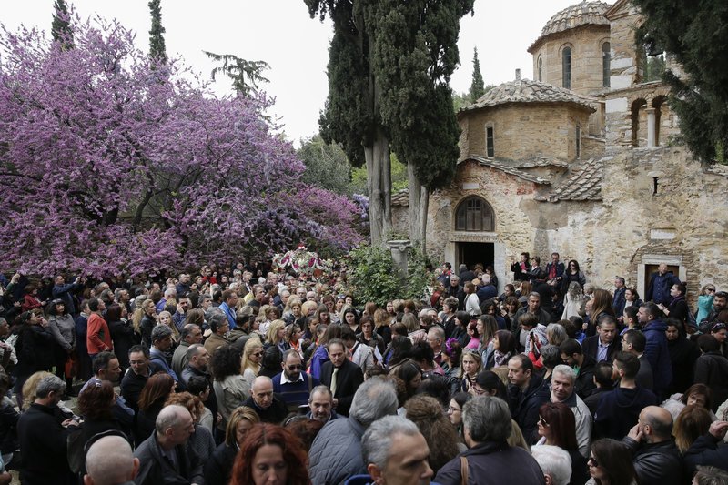 Η περιφορά επιταφίου στη Μονή Καισαριανής -Μέσα στη φύση του Υμηττού [εικόνες] | iefimerida.gr 4