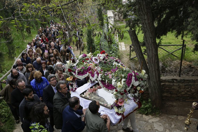 Η περιφορά επιταφίου στη Μονή Καισαριανής -Μέσα στη φύση του Υμηττού [εικόνες] | iefimerida.gr 6