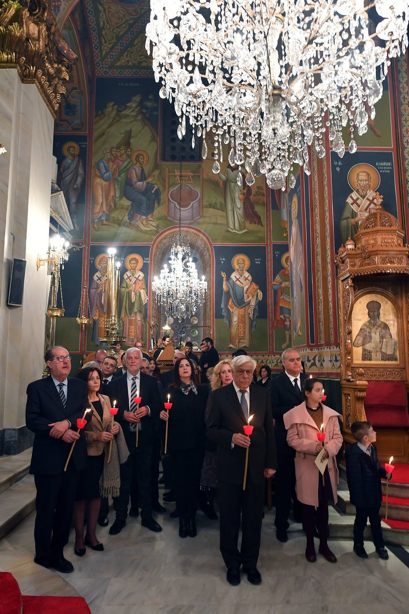Στην Καλαμάτα παρακολούθησε τον Επιτάφιο ο Προκόπης Παυλόπουλος [εικόνες] | iefimerida.gr 0