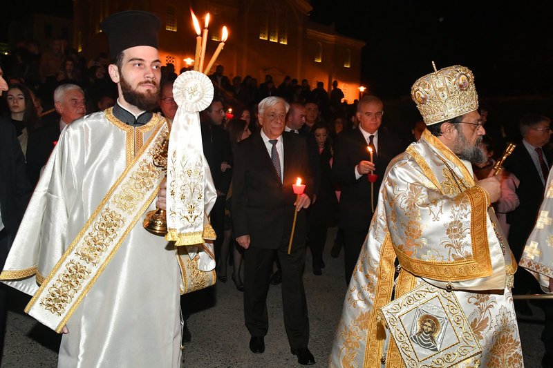 Στην Καλαμάτα παρακολούθησε τον Επιτάφιο ο Προκόπης Παυλόπουλος [εικόνες] | iefimerida.gr 2