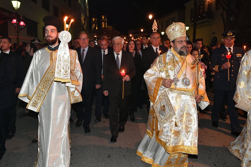 Στην Καλαμάτα παρακολούθησε τον Επιτάφιο ο Προκόπης Παυλόπουλος [εικόνες] | iefimerida.gr 3