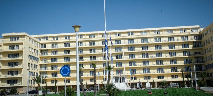 Υπ. Αμυνας: Μεσίστια η ελληνική σημαία σε ένδειξη πένθους για τον άτυχο σμηναγό [εικόνες] | iefimerida.gr 5